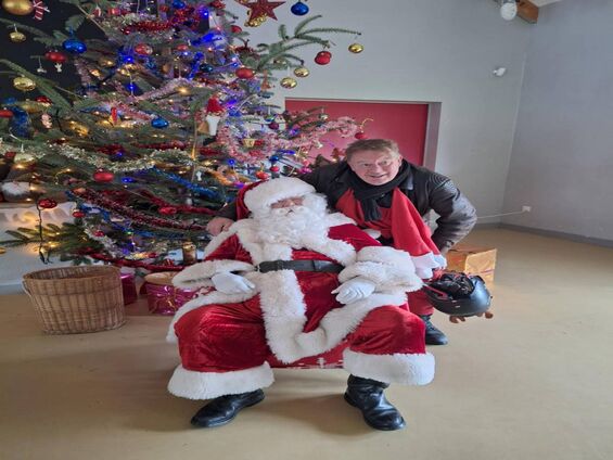Le Père Noël et son chauffeur