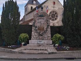 Monument aux morts pendant les travaux